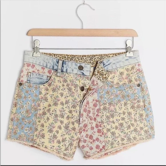 Farm Rio Ultra High Rise Floral Patchwork Denim Shorts Blue Pink Yellow 25 NWT - Picture 2 of 7